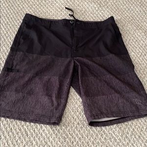 Men’s board shorts/ swim trunks